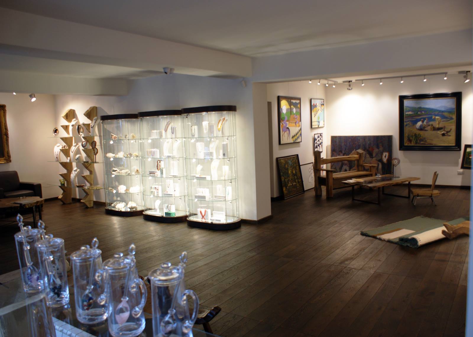 Vitrine abgerundet - Wohnbeispiel C.G.Geoda